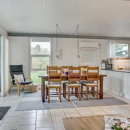 Hébergement de vacances Torhild - 150m From The Sea By Interhome